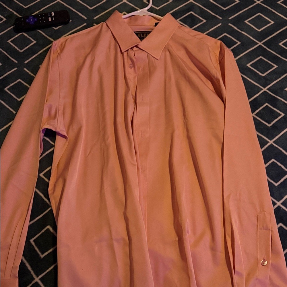 Elegant Men's Dress Shirt in Soft Pink